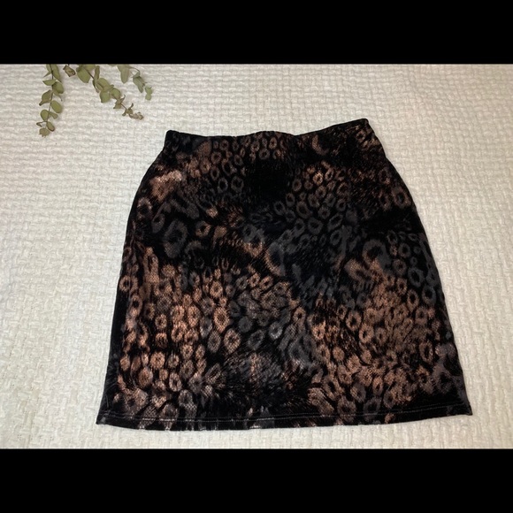 Matching set skirt and crop top - Picture 5 of 6